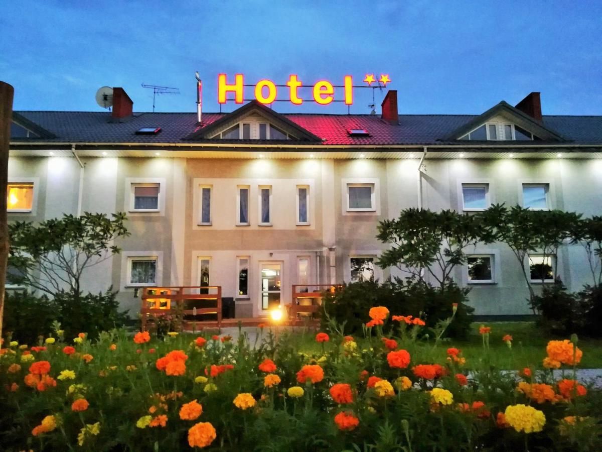 Отель Hotel TIREST Гребишев-29