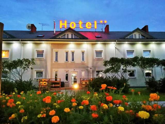 Отель Hotel TIREST Гребишев-28